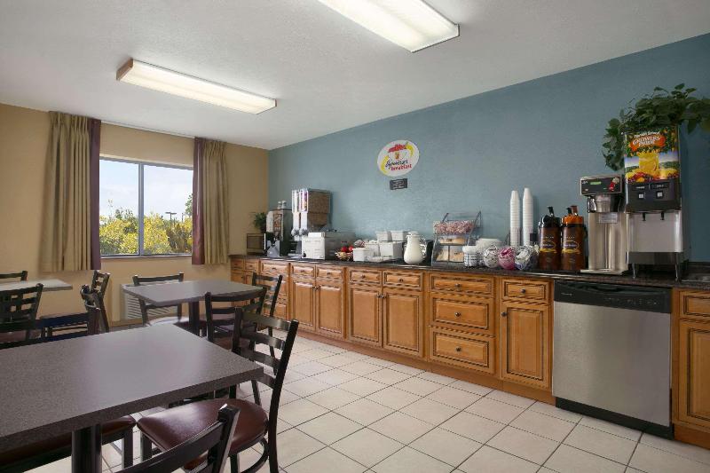 酒店 Super 8 By Wyndham Park City/north Wichita Area