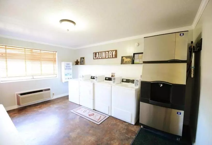 Отель Western Inn