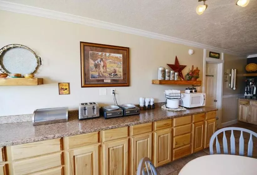 Отель Western Inn