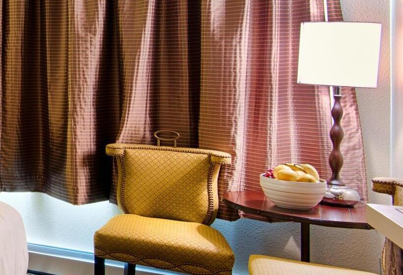 هتل Holland America Skagway Inn