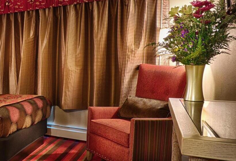 هتل Holland America Skagway Inn