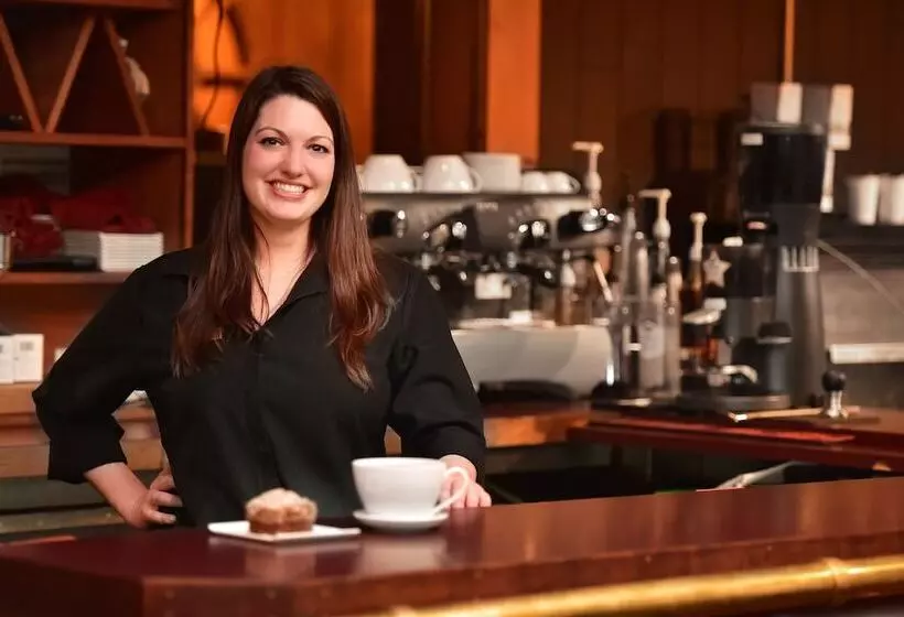 فندق Holland America Skagway Inn