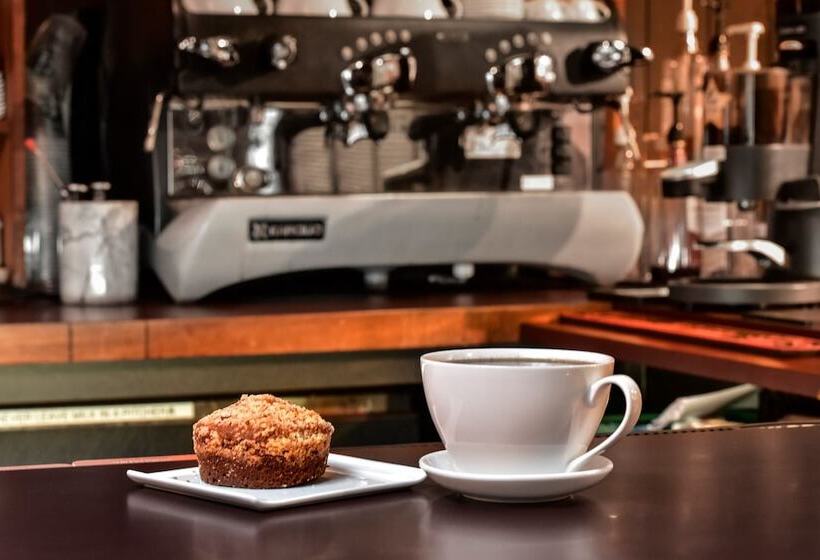 هتل Holland America Skagway Inn