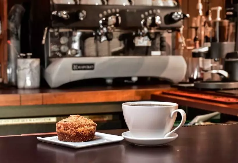 فندق Holland America Skagway Inn