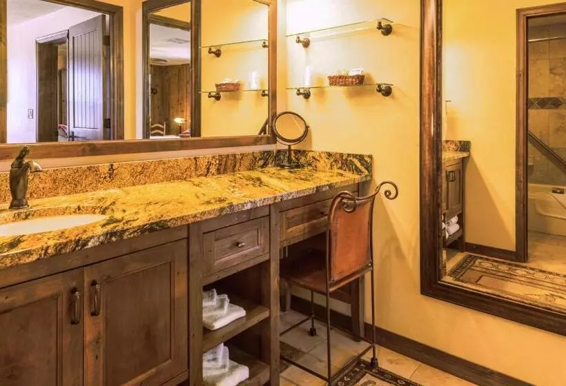 酒店 White Stallion Ranch