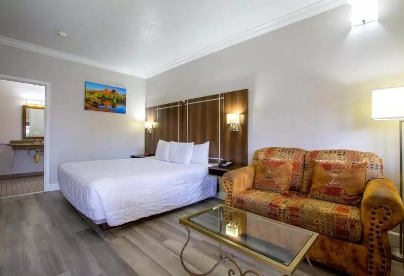 Отель Wildflower Inn At Bell Rock