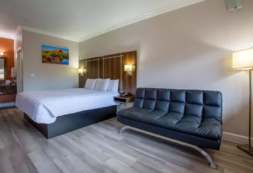 Отель Wildflower Inn At Bell Rock