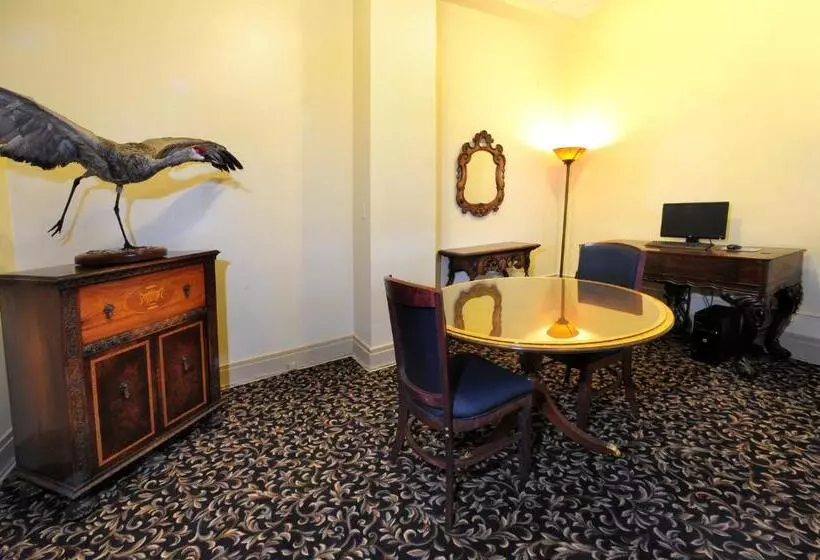 Lenox Hotel And Suites