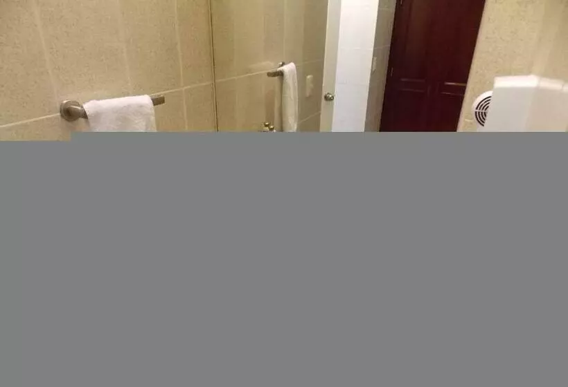 Cypres Hotel & Suites