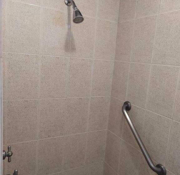 Cypres Hotel & Suites