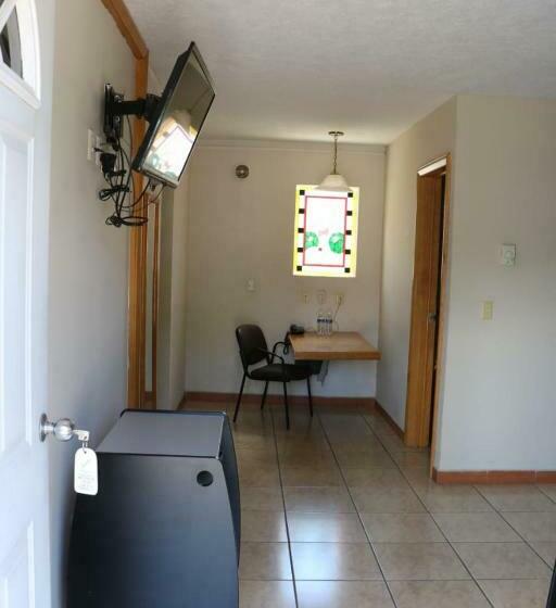 Cypres Hotel & Suites