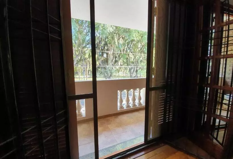 تختخواب و صبحانه Green House.river