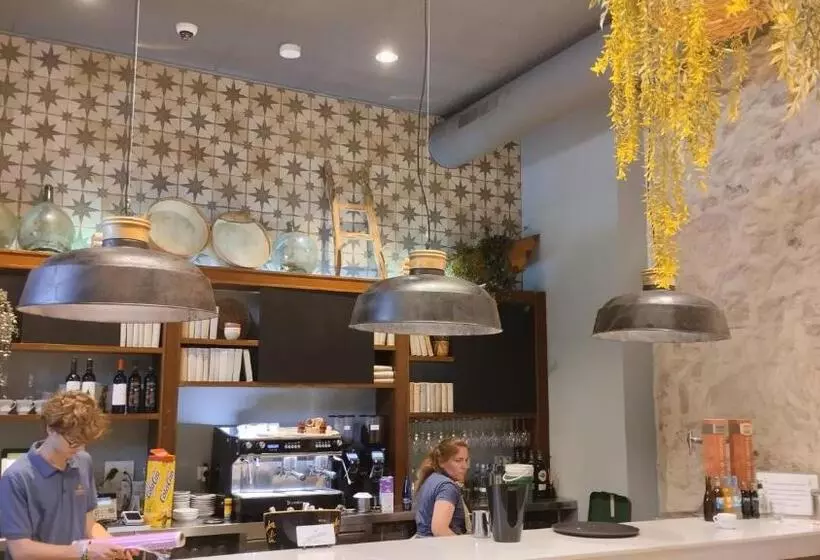 Hotelli Hospedería Monasterio De La Vid