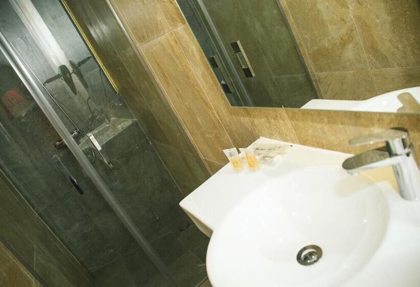 هتل Oh Nice Revellin Ceuta