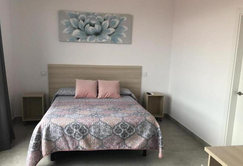 Пансион Hostal La Taurina