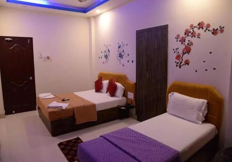 هتل The Tamarind Tree