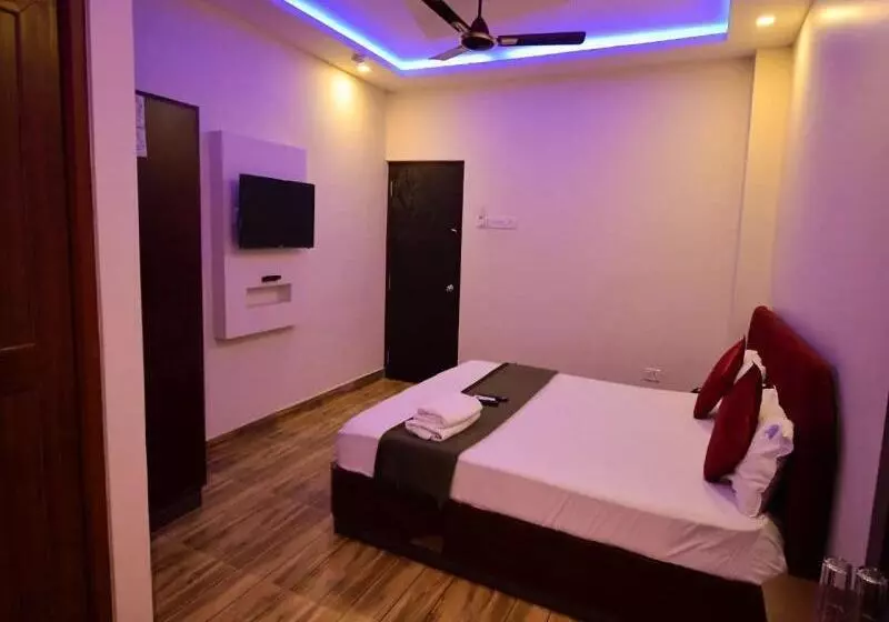 هتل The Tamarind Tree