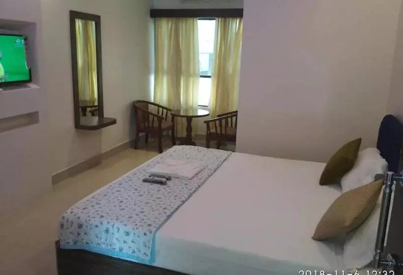 هتل The Tamarind Tree