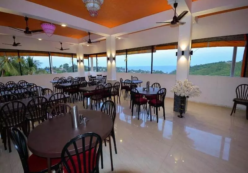 هتل The Tamarind Tree