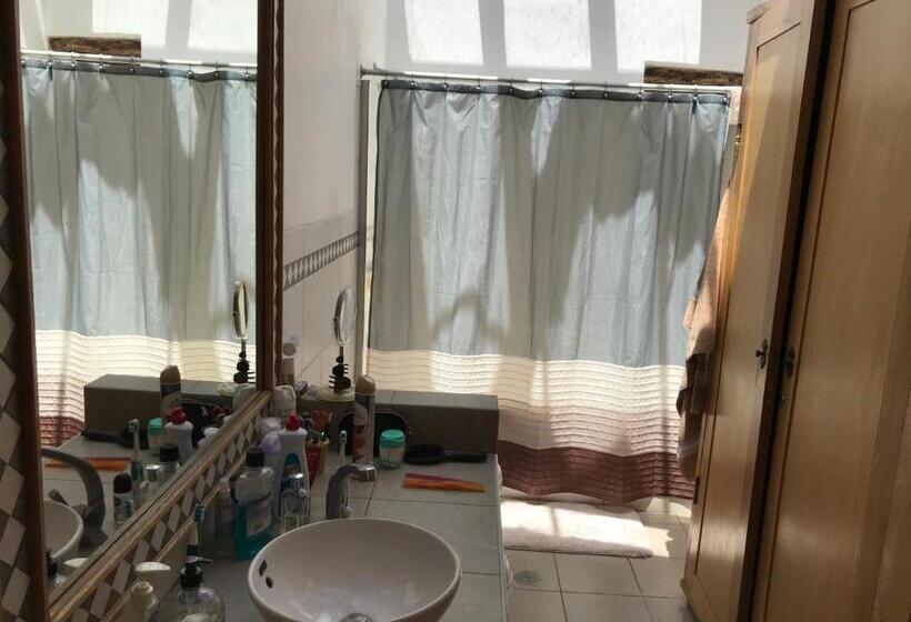 ユースホステル Karina Wasi