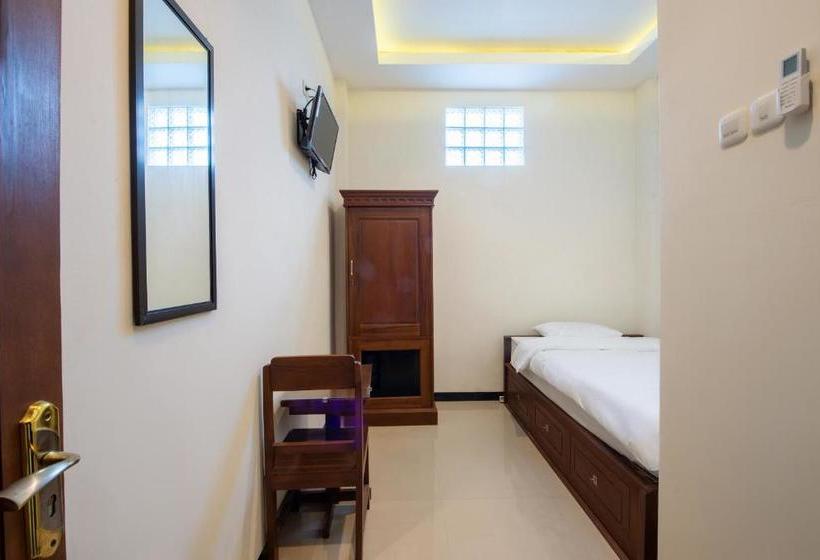 בית מלון כפרי Oyo 3137 Aisyah Residence Syariah