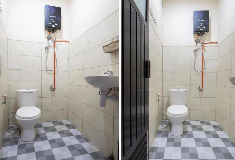 בית מלון כפרי Oyo 3137 Aisyah Residence Syariah