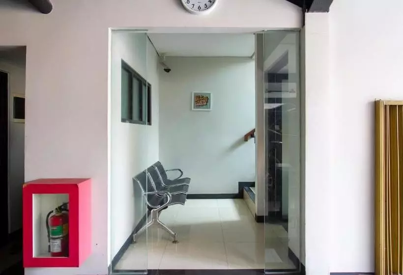 Hotelli Oyo 2936 Bumi Katineung Home Stay Exclusive