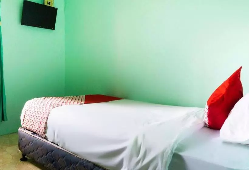 ホテル Oyo 3095 Semarapura Residence