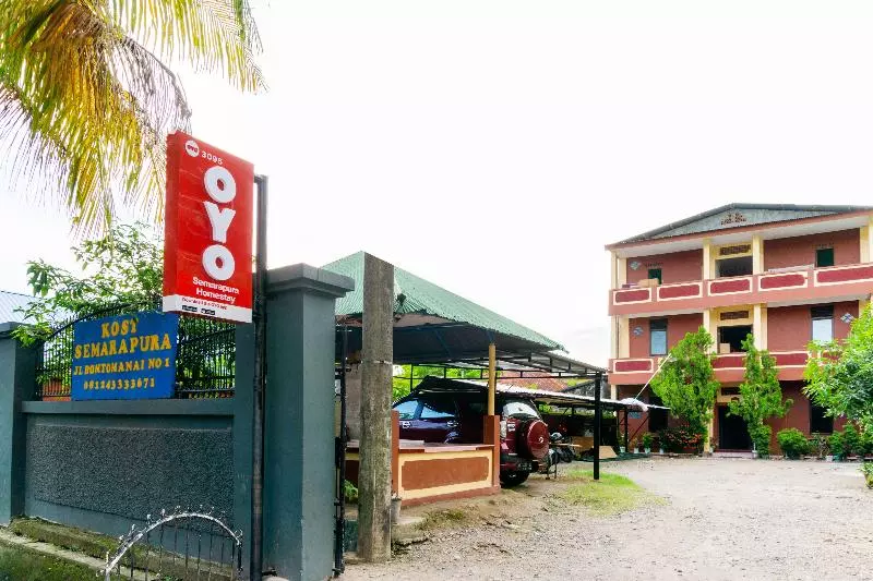 ホテル Oyo 3095 Semarapura Residence
