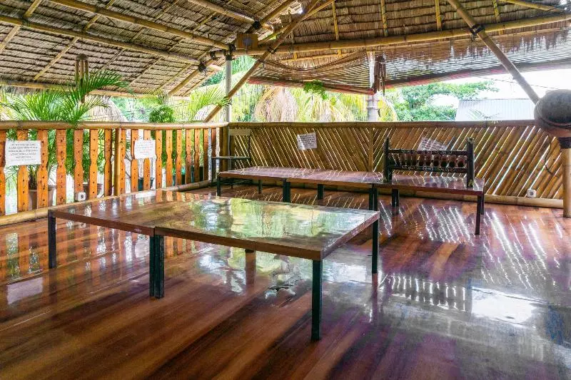 ホテル Oyo 3095 Semarapura Residence