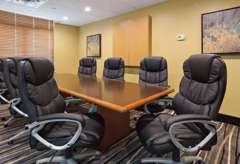 ホテル Best Western Plus Birmingham Inn & Suites