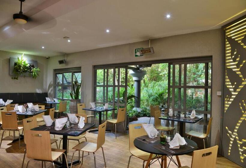 호텔 Cresta Lodge Harare