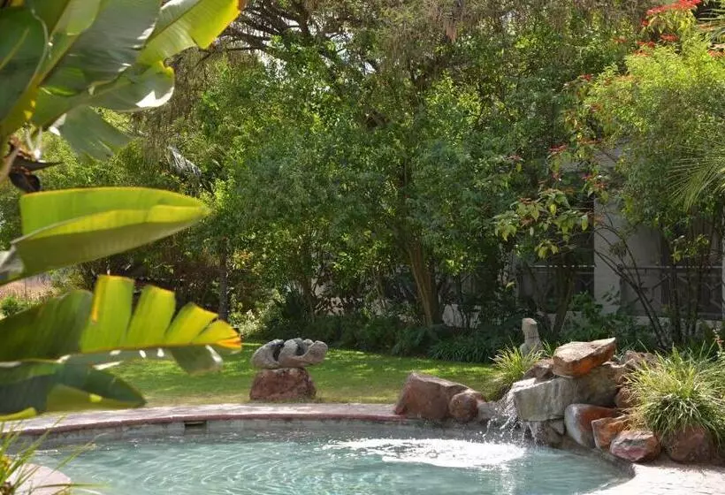 호텔 Cresta Lodge Harare