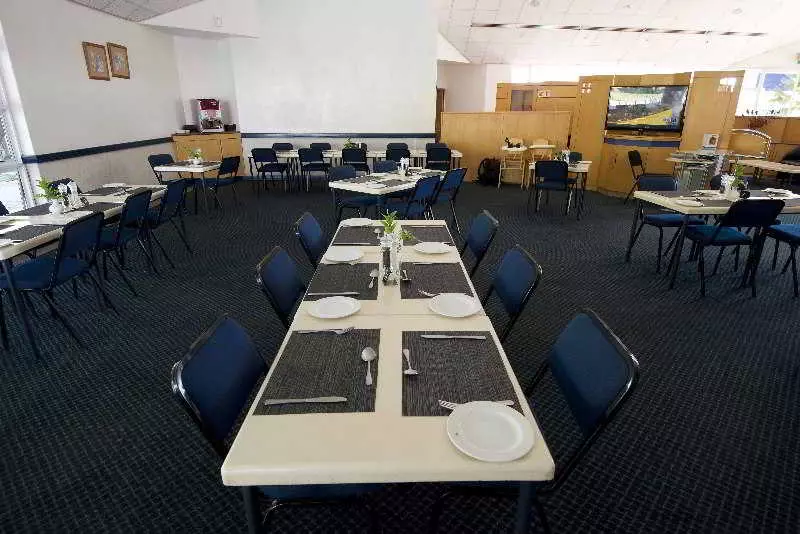 هتل Holiday Inn Express Beitbridge Inn