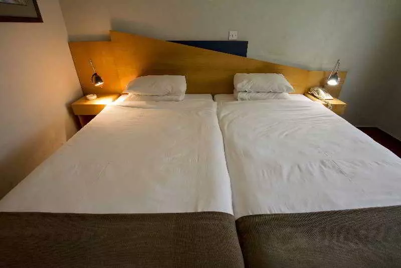 هتل Holiday Inn Express Beitbridge Inn