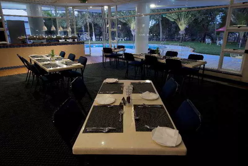 هتل Holiday Inn Express Beitbridge Inn