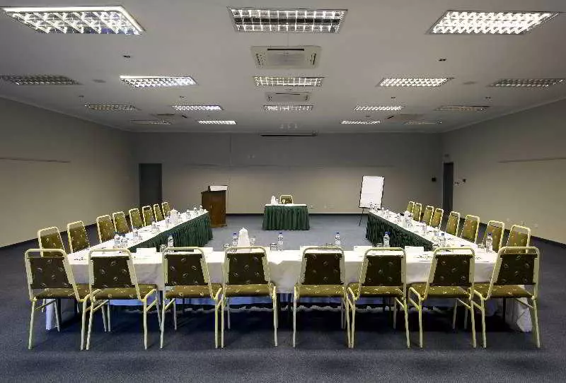 هتل Holiday Inn Express Beitbridge Inn