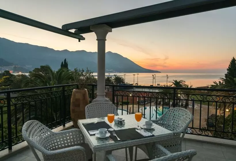 هتل Iberostar Waves Bellevue - All Inclusive