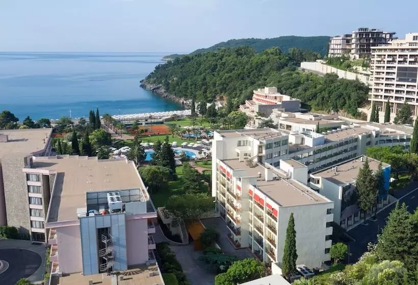 هتل Iberostar Waves Bellevue - All Inclusive