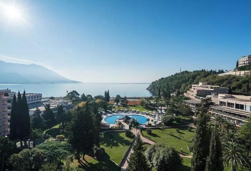 هتل Iberostar Waves Bellevue - All Inclusive