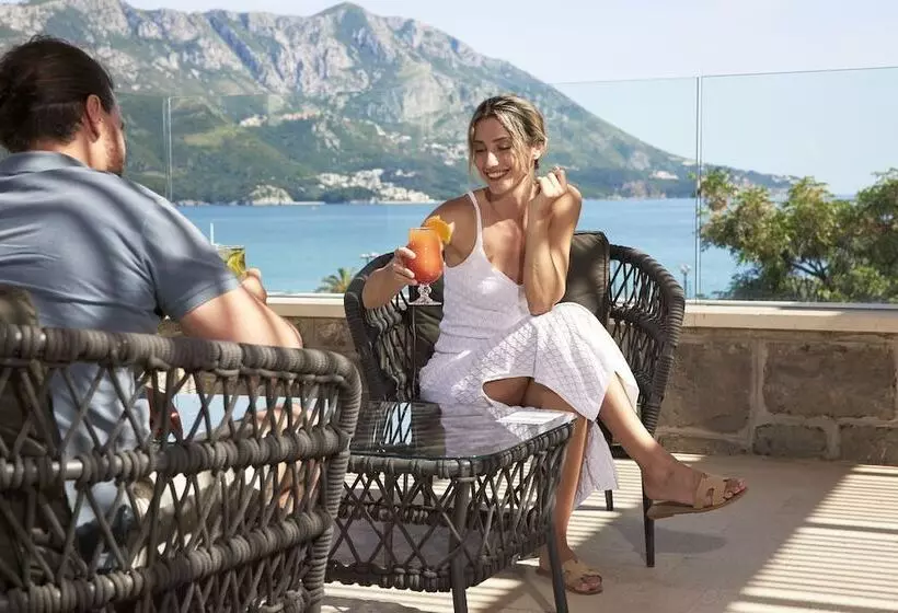 هتل Iberostar Waves Bellevue - All Inclusive