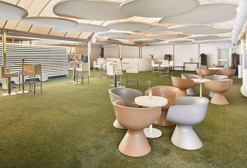 Отель Silken Reino De Aragon