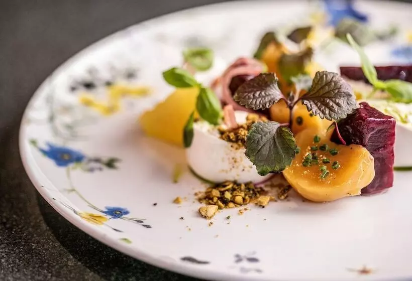 The Burgess Hotel, Atlanta, A Tribute Portfolio