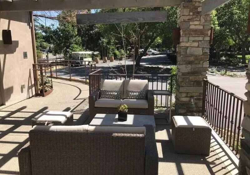 Wine & Roses Hotel Restaurant Spa Lodi