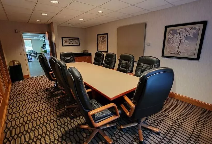 فندق Independent Sphc Cross Creek Inn & Suites