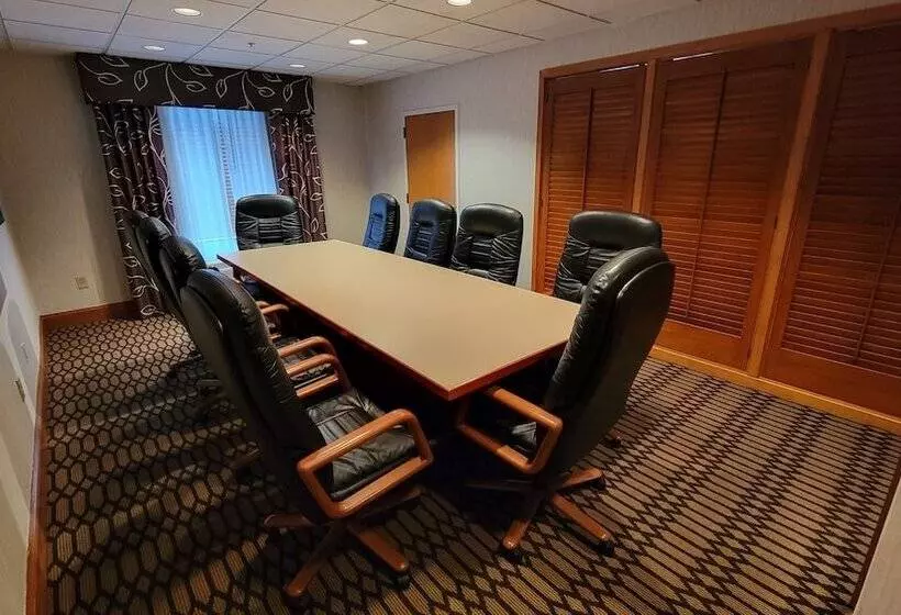 فندق Independent Sphc Cross Creek Inn & Suites