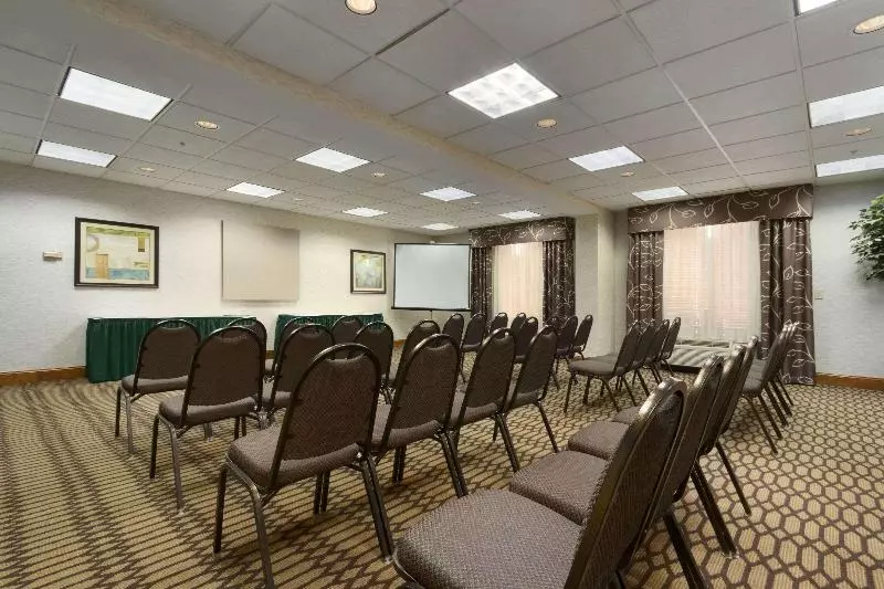 فندق Independent Sphc Cross Creek Inn & Suites