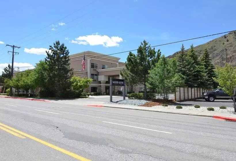 هتل Wood River Inn & Suite