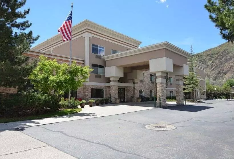 هتل Wood River Inn & Suite