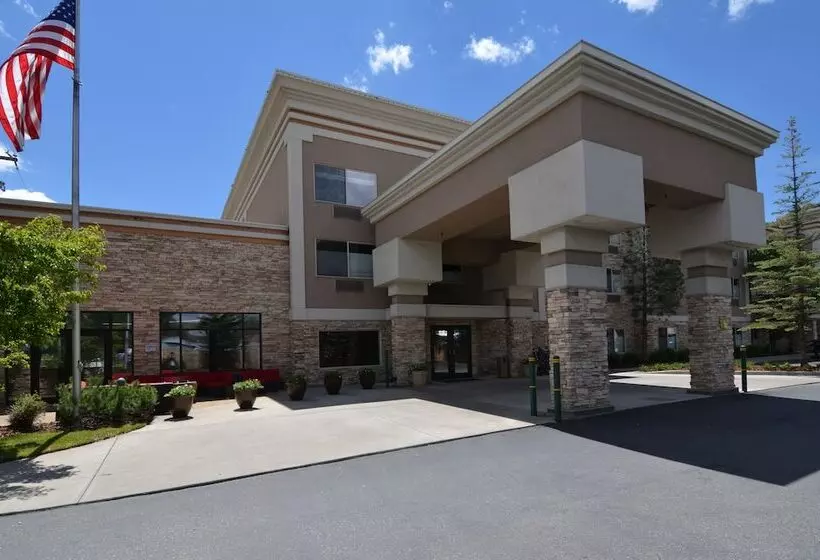 هتل Wood River Inn & Suite